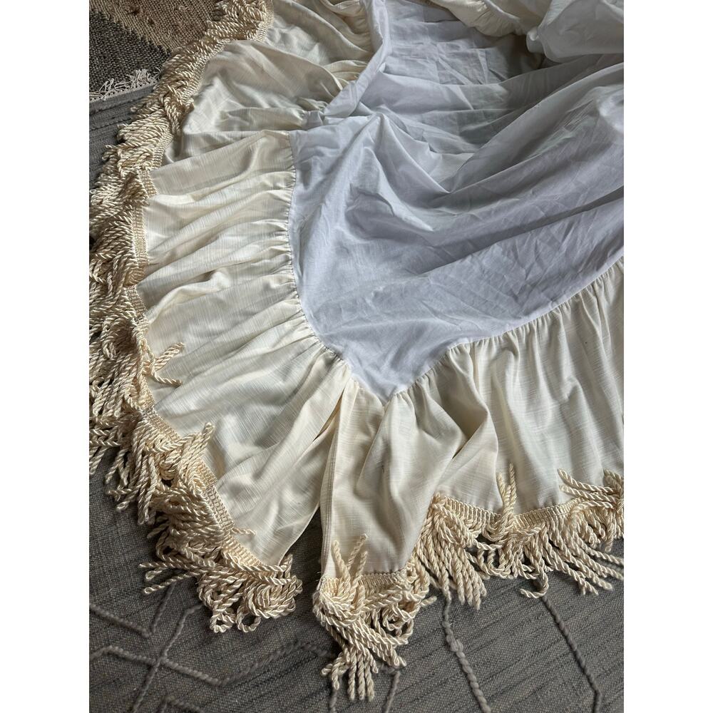 Vintage Bed Skirt fringed cream ivory full sz beautiful